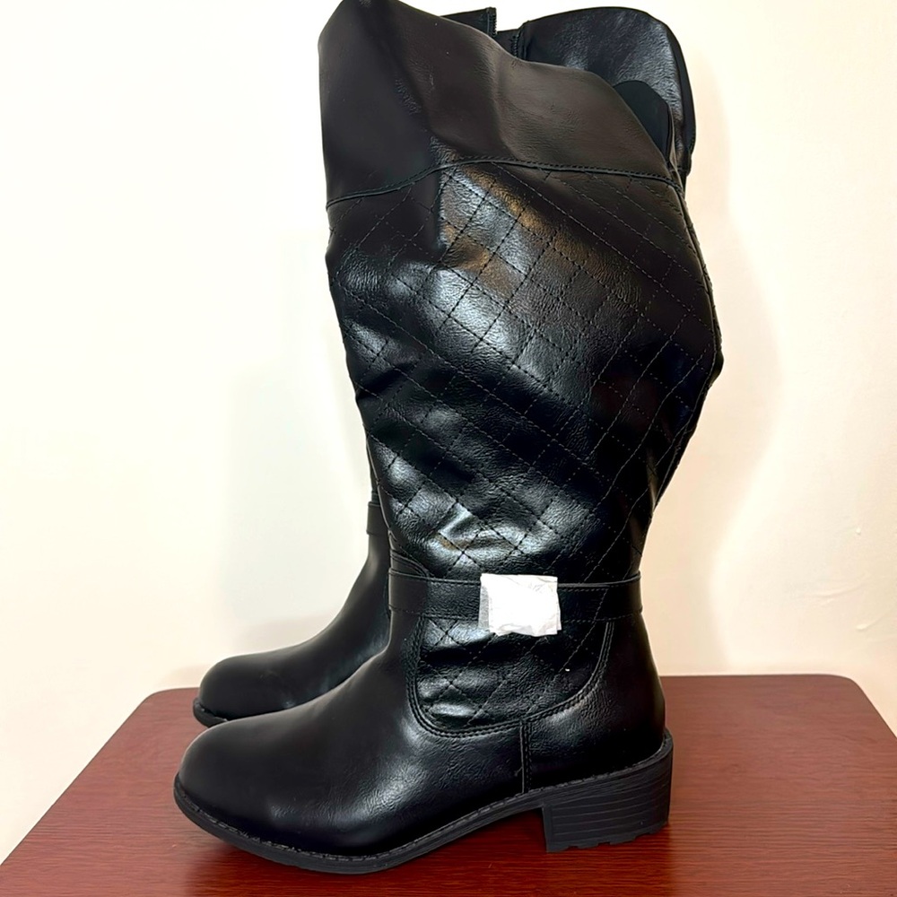 Brand new with tags! St. John’s Bay 7W black boot